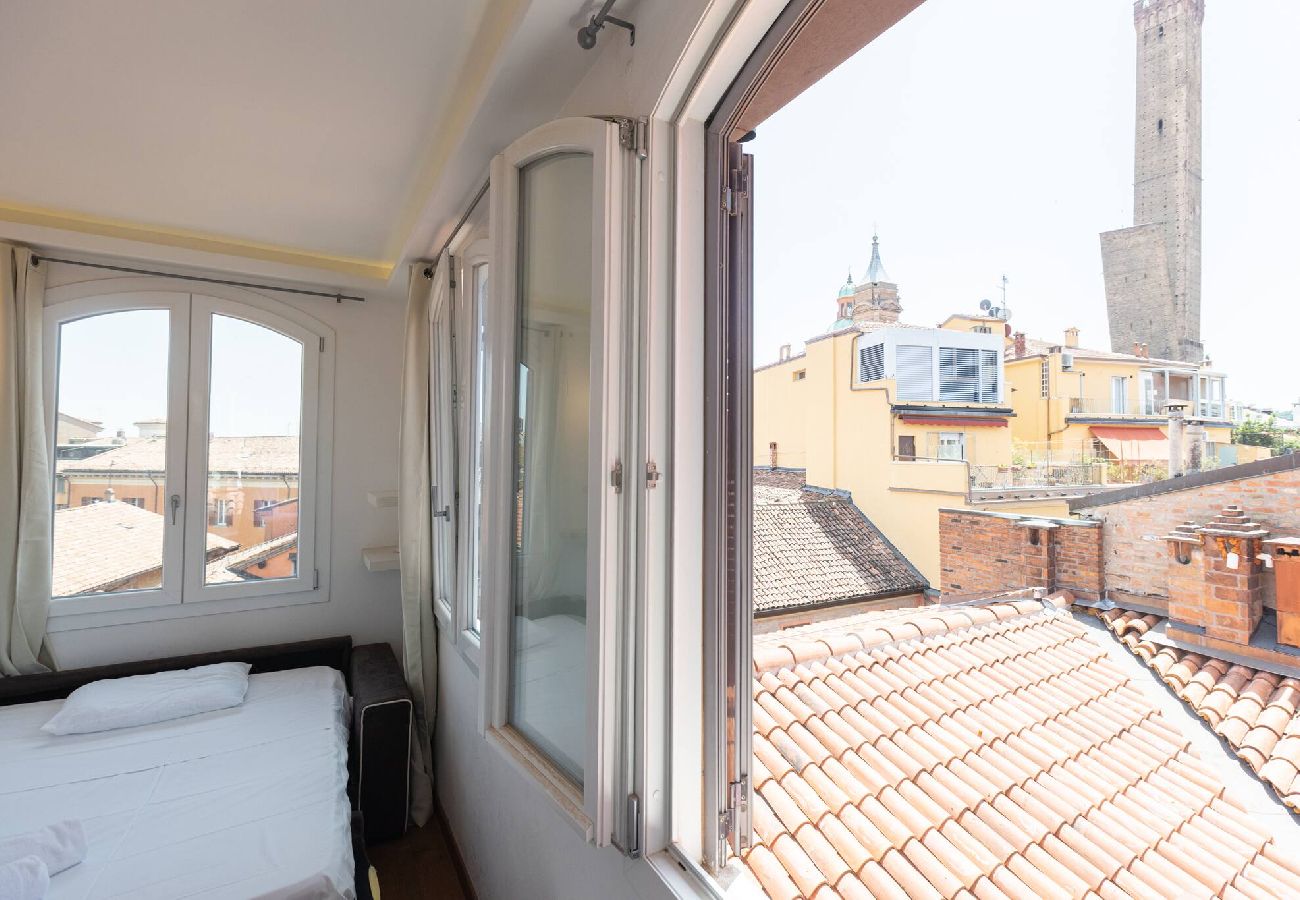 Appartamento a Bologna - Asinelli, Bologna By Short Holidays