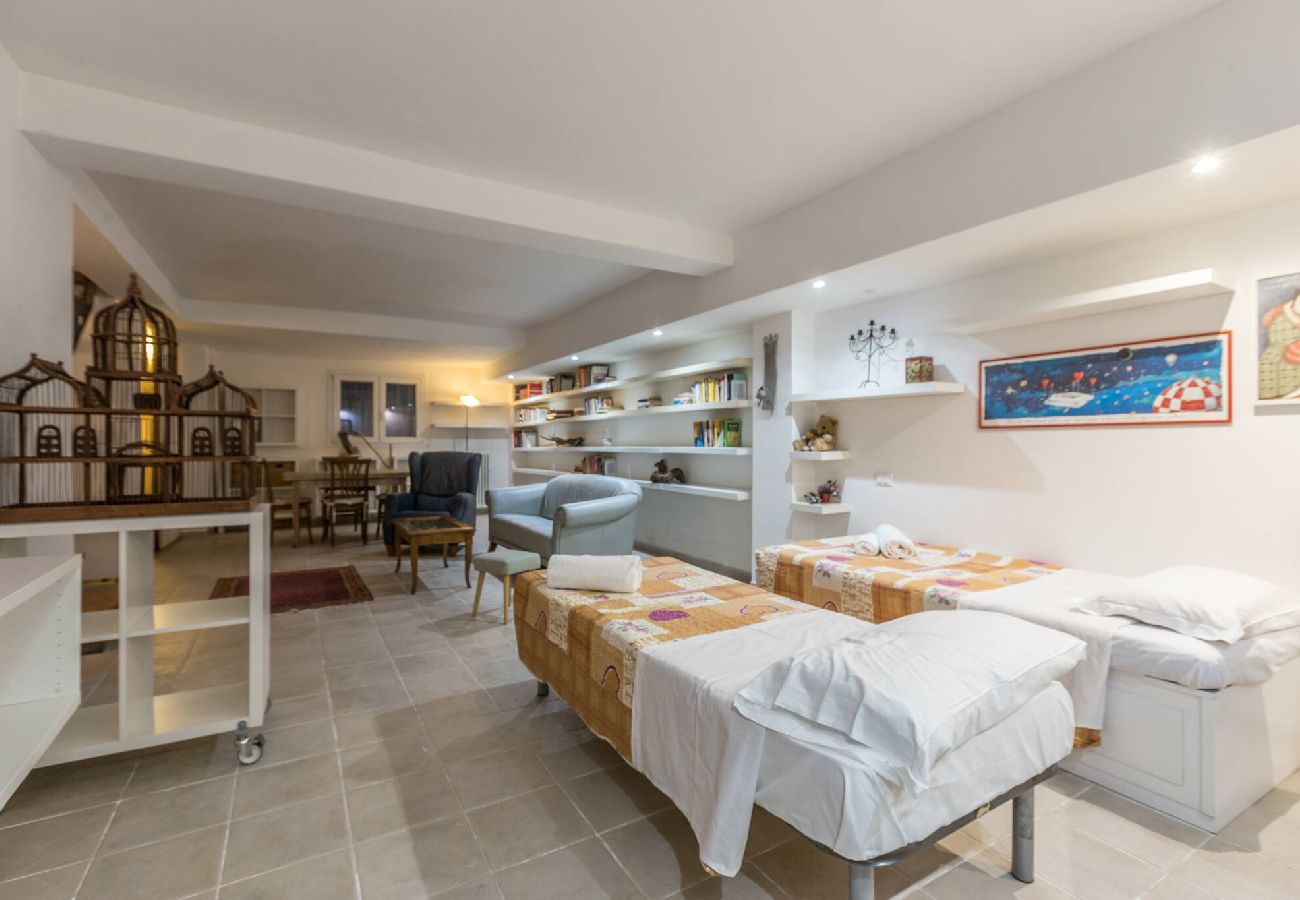 Appartamento a Bologna - All´Ombra della Luna, Bologna By Short Holidays