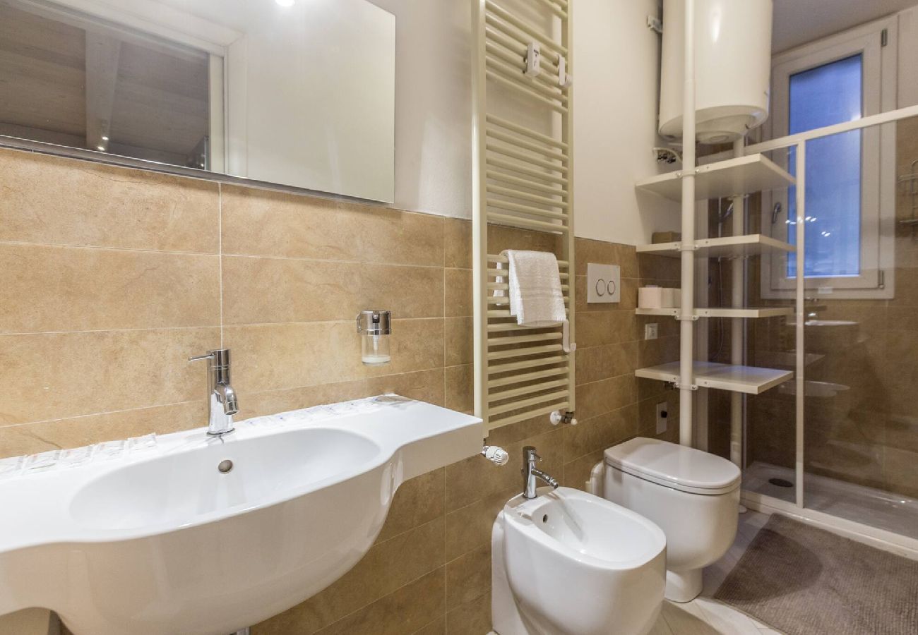 Appartamento a Bologna - All´Ombra della Luna, Bologna By Short Holidays