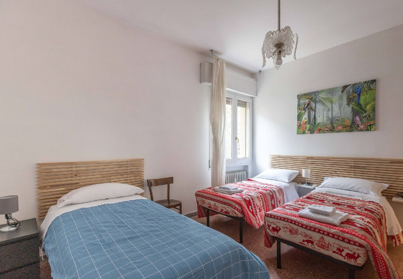 Appartamento a Bologna - Stalingrado, Bologna by Short Holidays