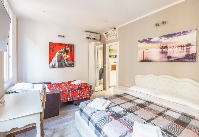 Appartamento a Bologna - De´Giudei, Bologna by Short Holidays