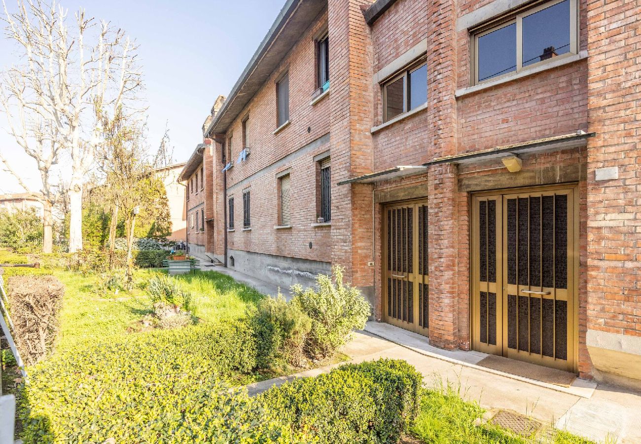 Affitto per camere a Bologna - Stanza Fiori, Bologna by Short Holidays