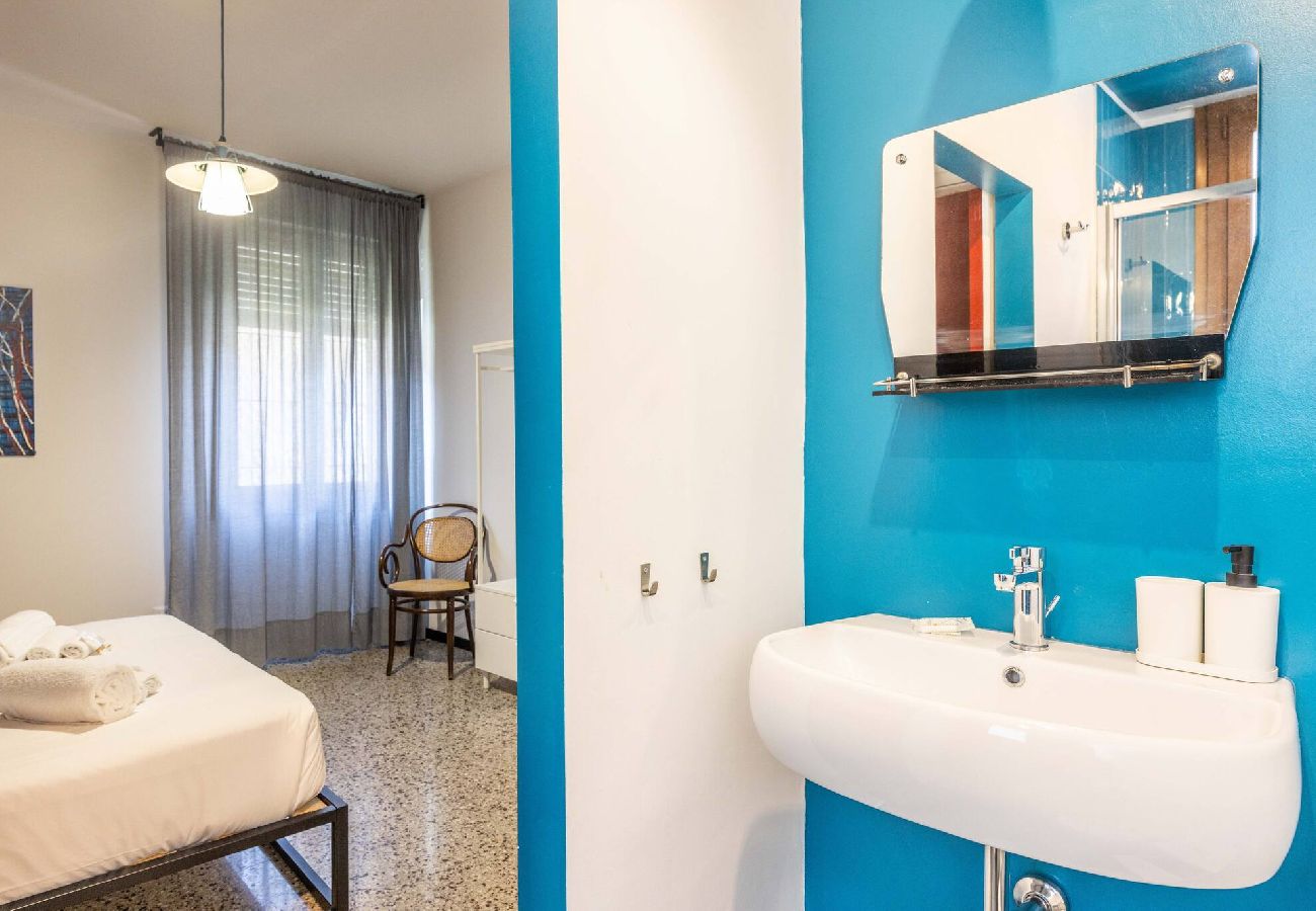 Affitto per camere a Bologna - Stanza Fiori, Bologna by Short Holidays