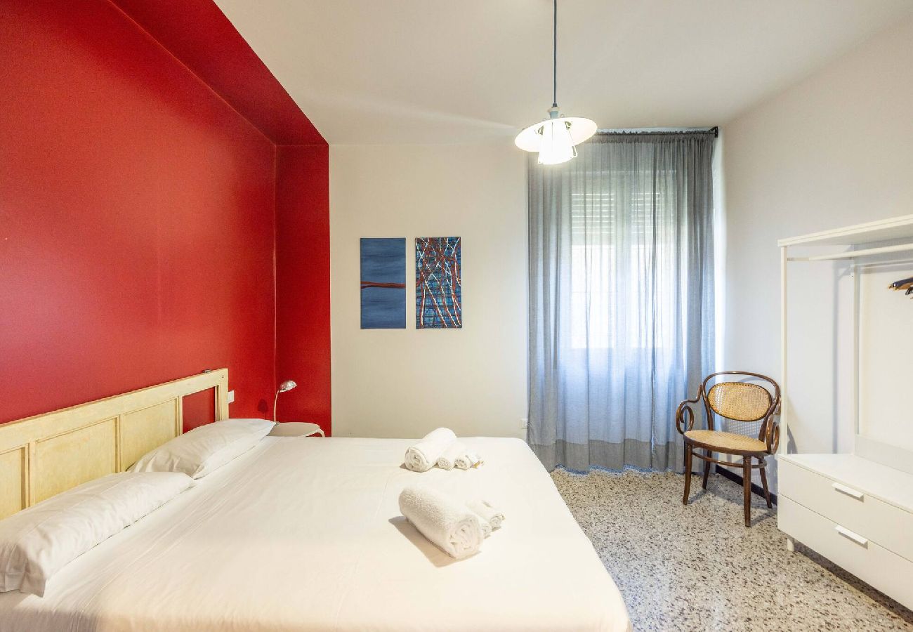 Affitto per camere a Bologna - Stanza Fiori, Bologna by Short Holidays
