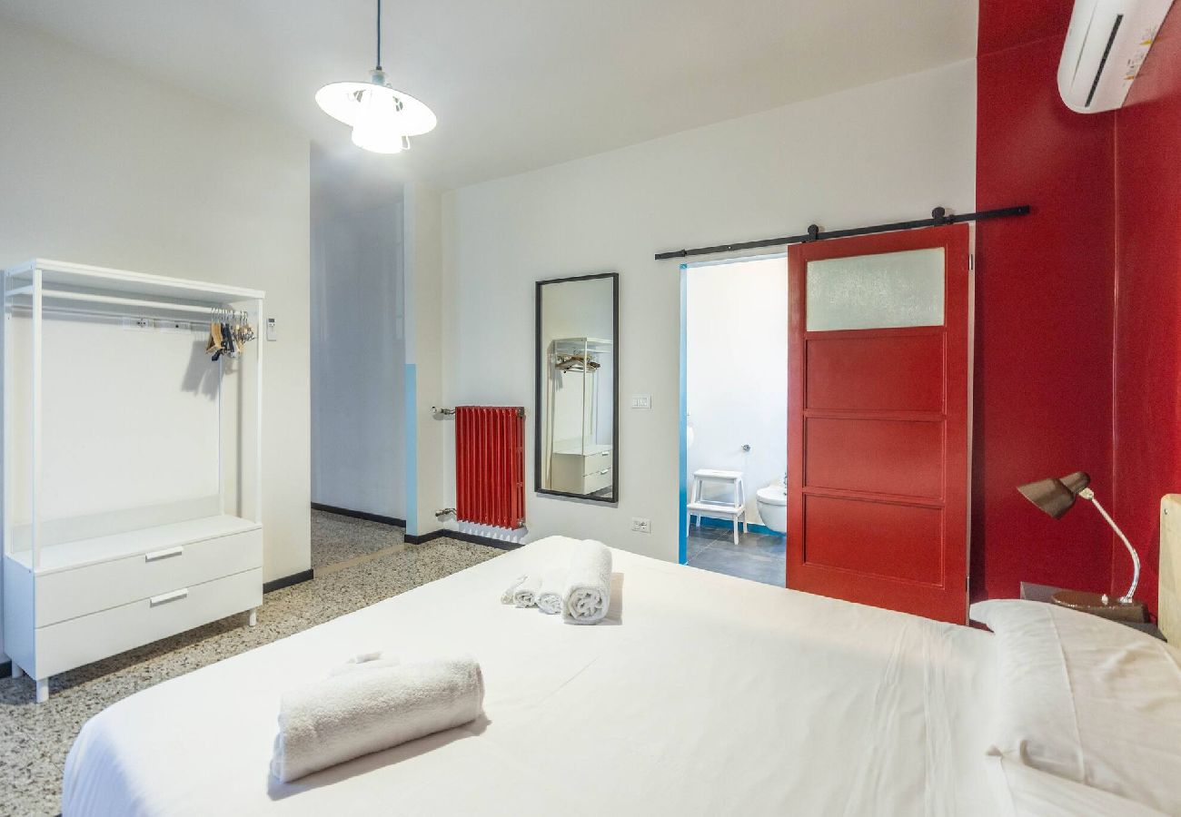 Affitto per camere a Bologna - Stanza Fiori, Bologna by Short Holidays
