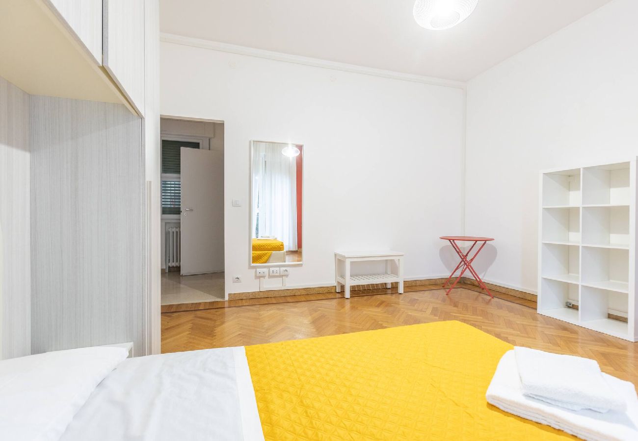 Appartamento a Bologna - La Finestra Sul Centro, Bologna By Short Holidays