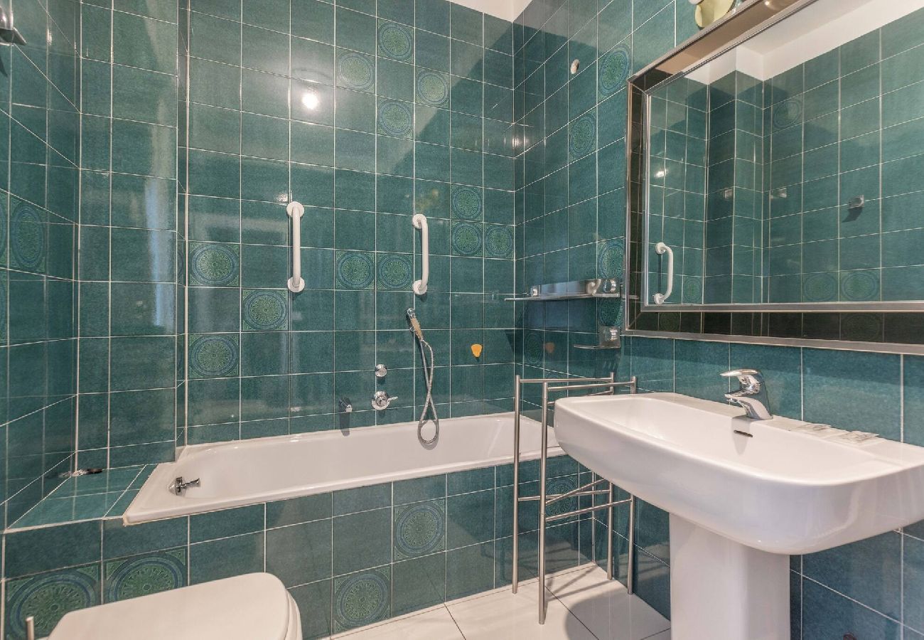 Appartamento a Bologna - La Finestra Sul Centro, Bologna By Short Holidays