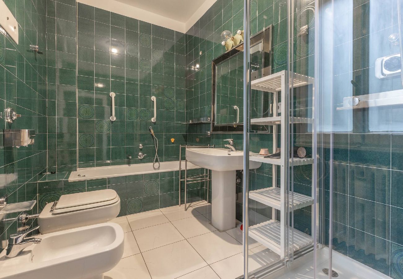 Appartamento a Bologna - La Finestra Sul Centro, Bologna By Short Holidays