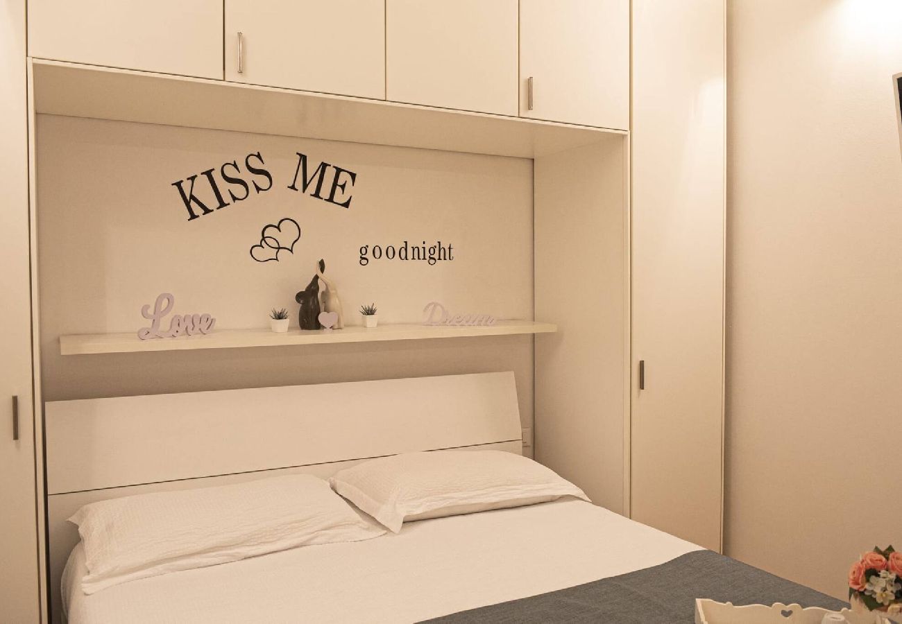 Appartamento a Bologna - Gramsci, Bologna by Short Holidays