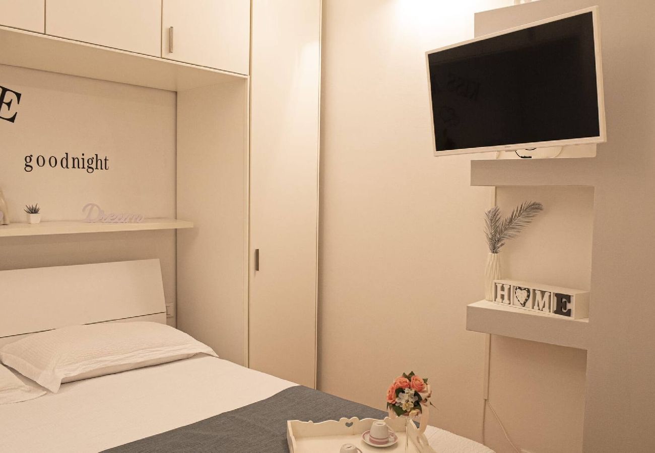 Appartamento a Bologna - Gramsci, Bologna by Short Holidays