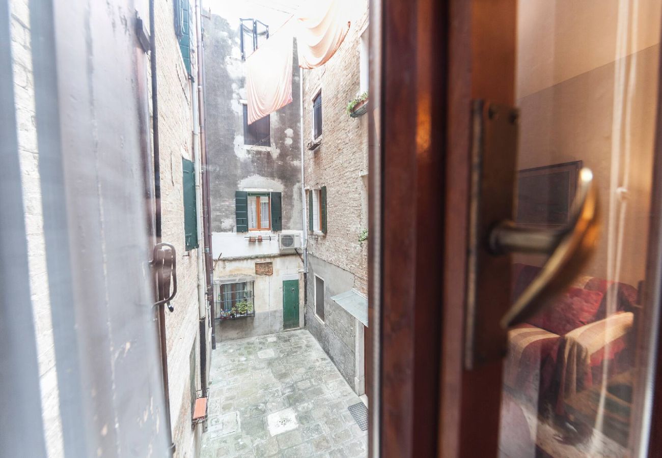 Apartment in Venice - Campiello Chiesa, Venezia By Short Holidays
