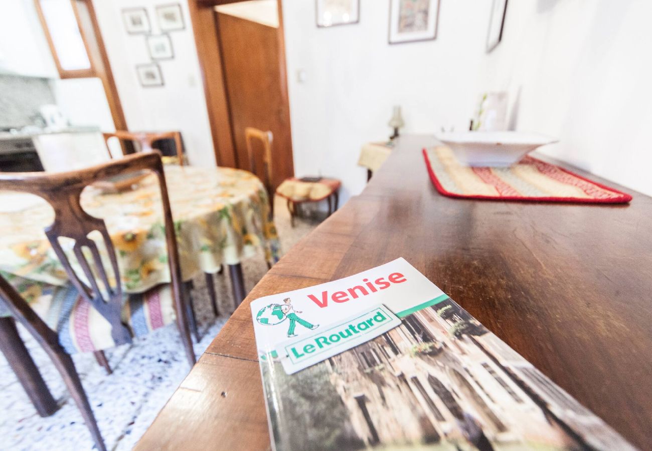 Apartment in Venice - Campiello Chiesa, Venezia By Short Holidays