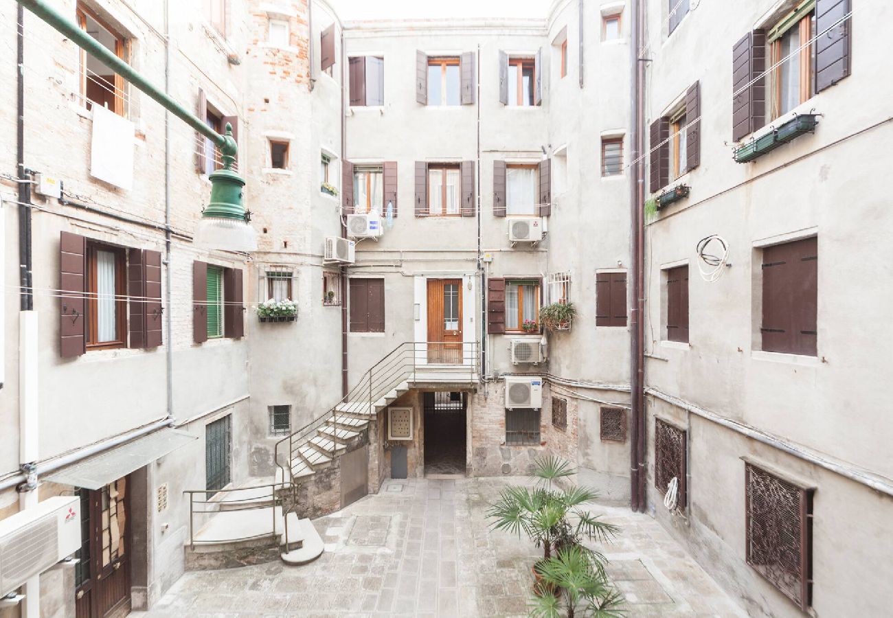 Apartment in Venice - Campiello Chiesa, Venezia By Short Holidays