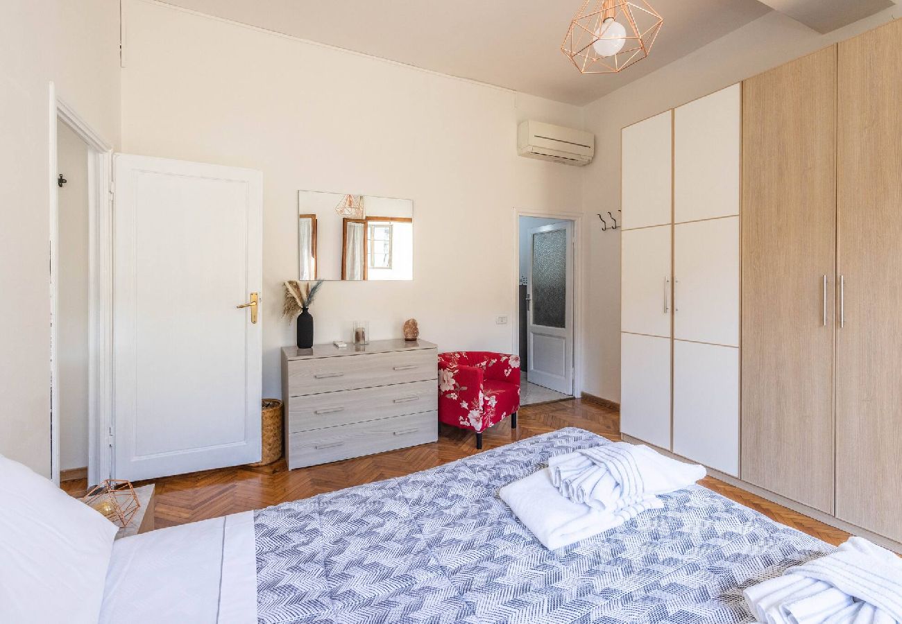 Apartment in Florence - San Marco, Firenze By Short Holidays