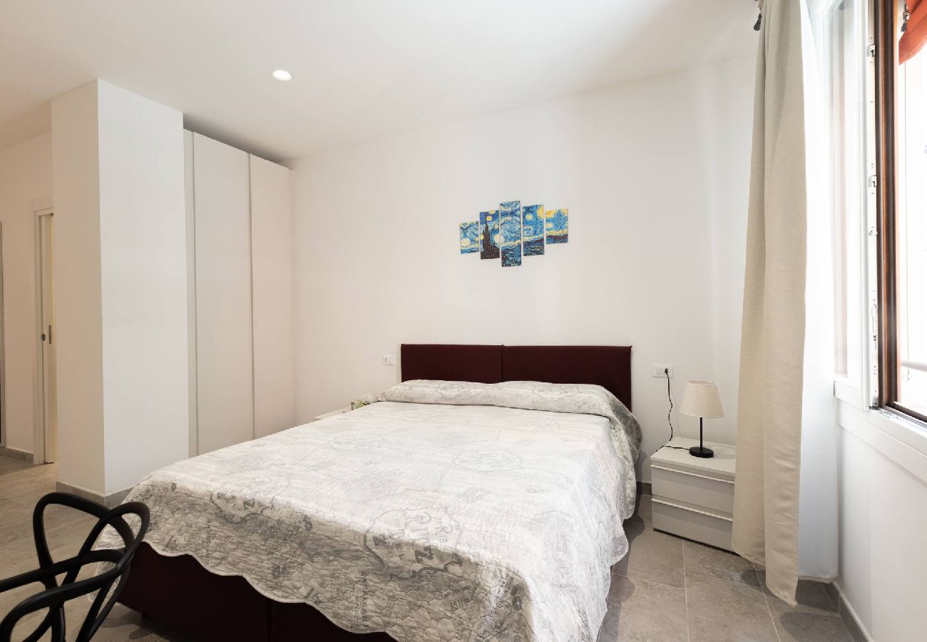 Apartment in Bologna - Goito 3, Bologna By Short Holidays