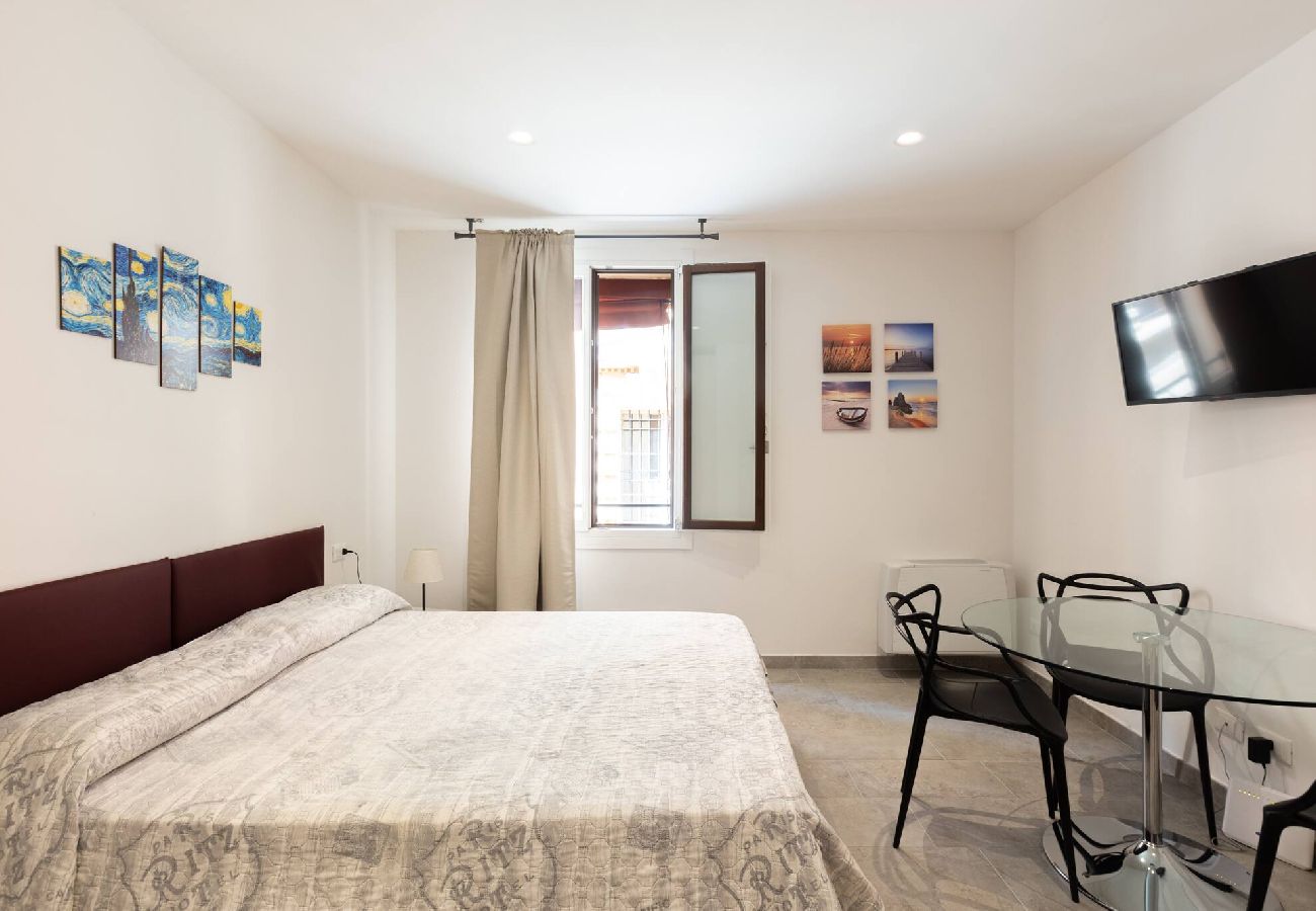 Apartment in Bologna - Goito 3, Bologna By Short Holidays