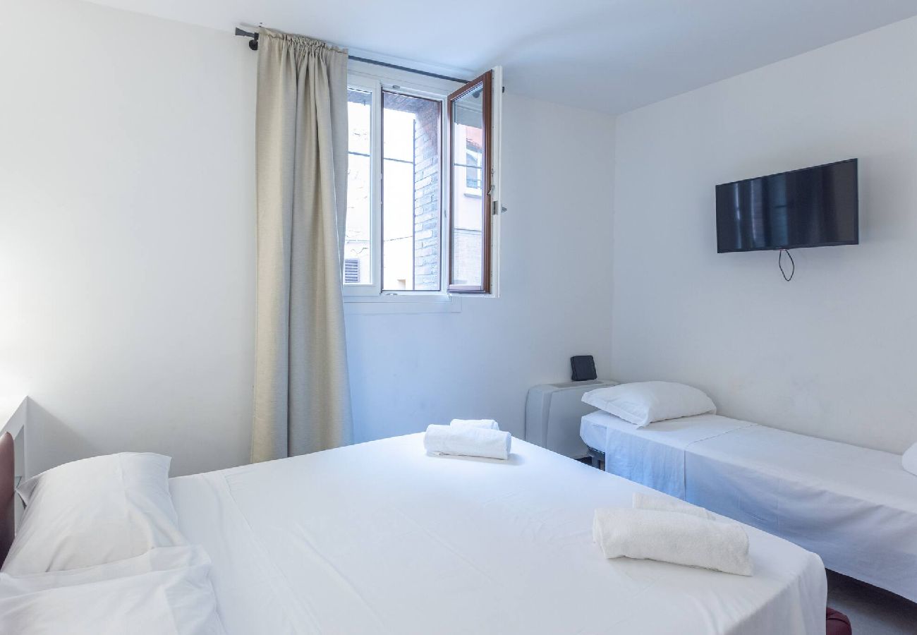 Apartment in Bologna - Goito 3, Bologna By Short Holidays