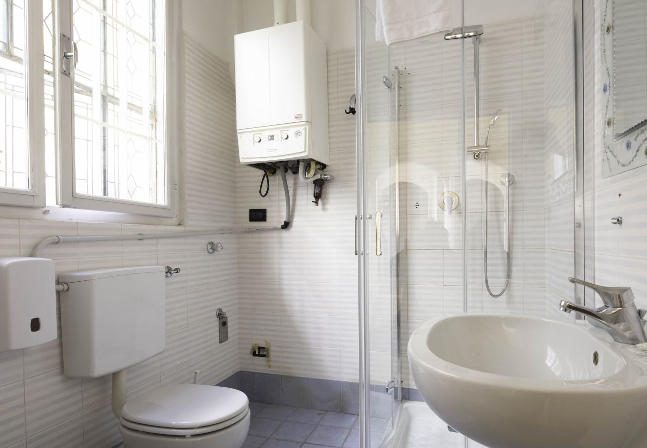 Rent by room in Bologna - Stanza Vespucci, Bologna By Short Holidays