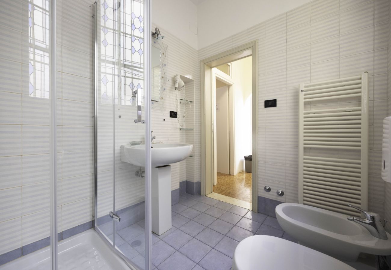 Rent by room in Bologna - Stanza Vespucci, Bologna By Short Holidays