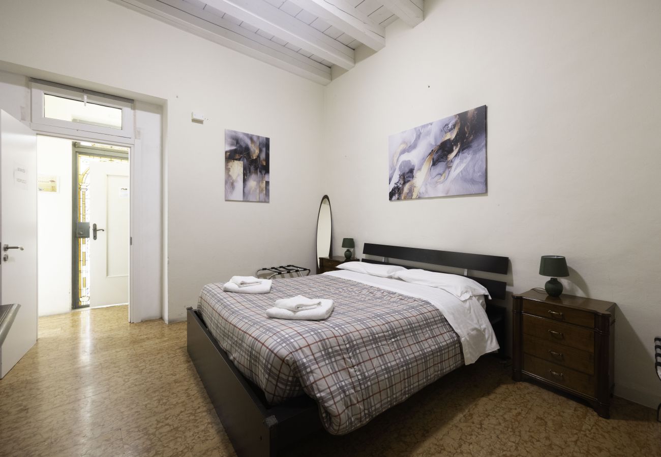 Rent by room in Bologna - Stanza Vespucci, Bologna By Short Holidays