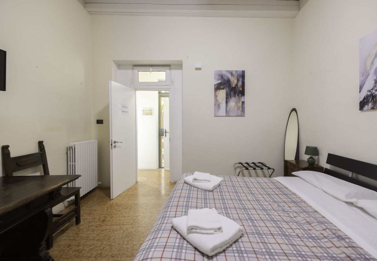 Rent by room in Bologna - Stanza Vespucci, Bologna By Short Holidays