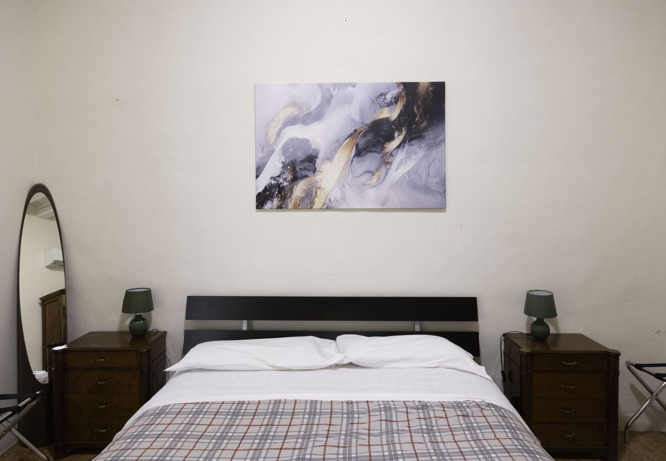 Rent by room in Bologna - Stanza Vespucci, Bologna By Short Holidays