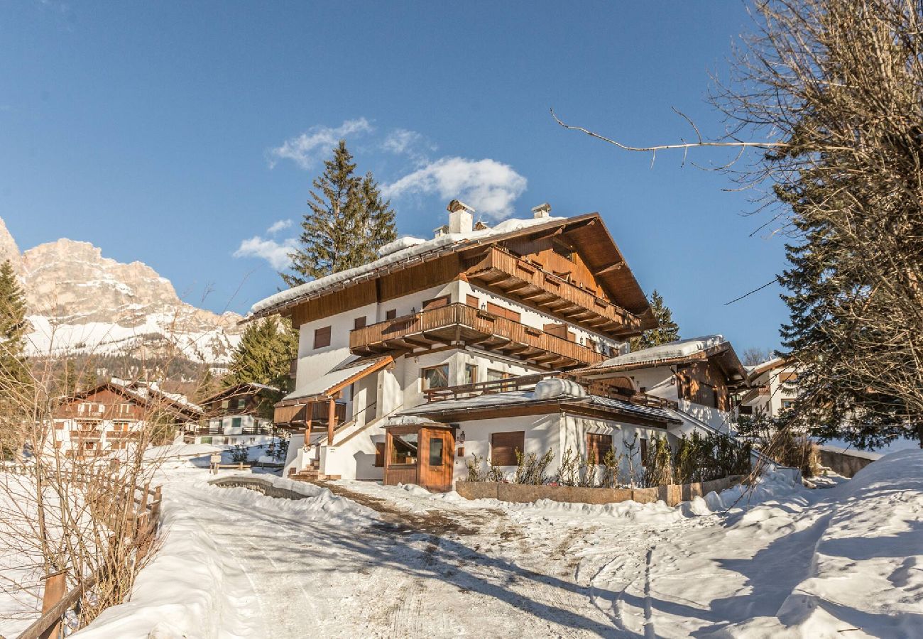 Apartment in Cortina d´Ampezzo - Cantore, Cortina By Short Holidays
