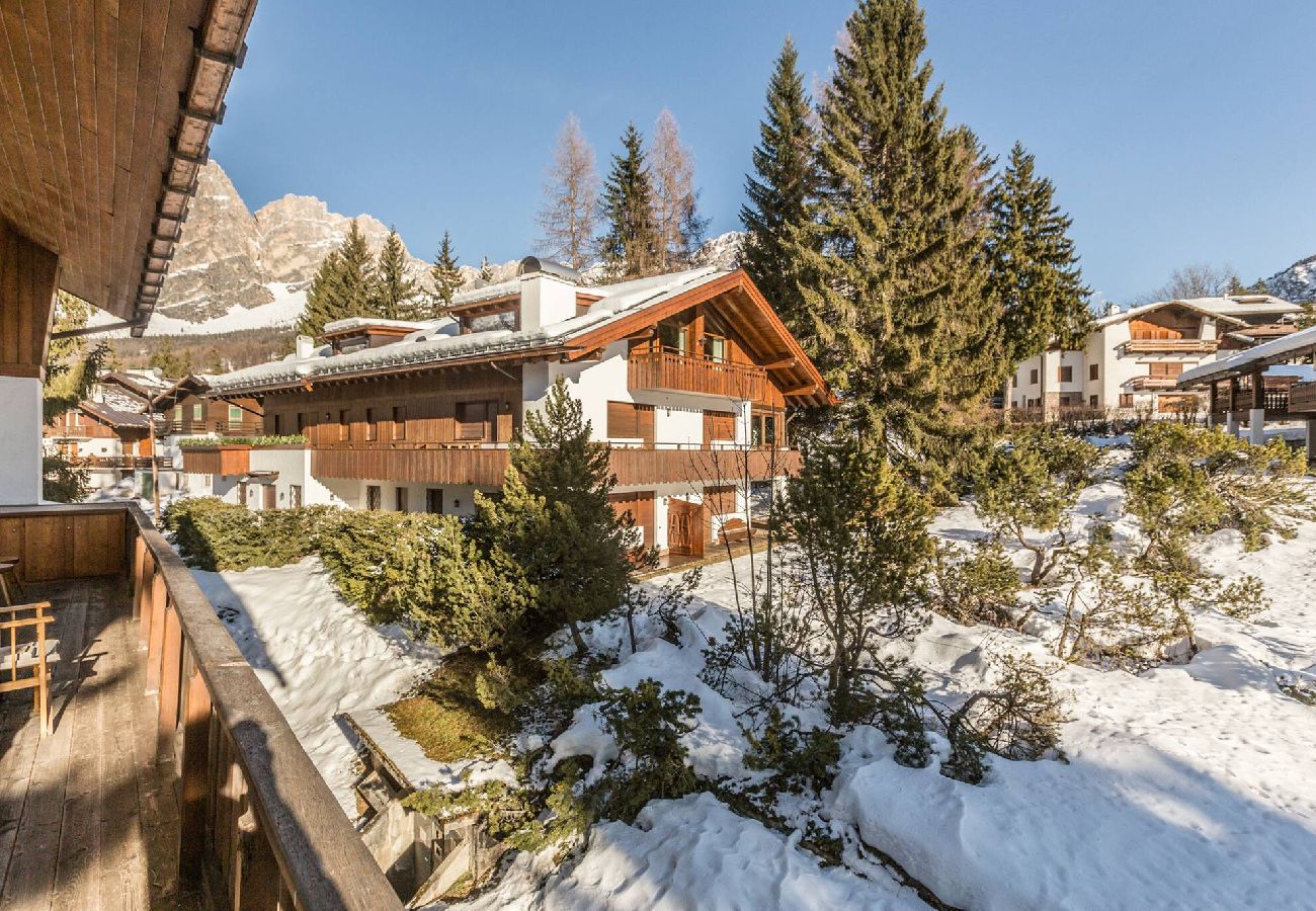 Apartment in Cortina d´Ampezzo - Cantore, Cortina By Short Holidays