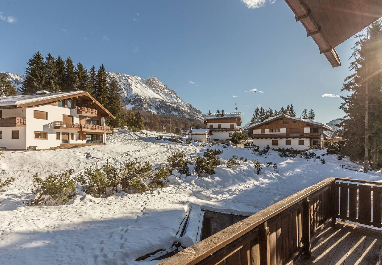 Apartment in Cortina d´Ampezzo - Cantore, Cortina By Short Holidays
