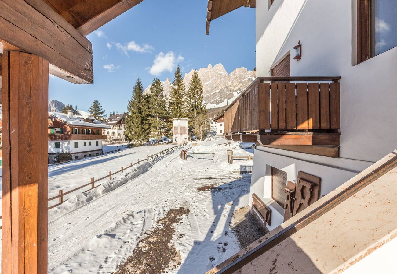 Apartment in Cortina d´Ampezzo - Cantore, Cortina By Short Holidays