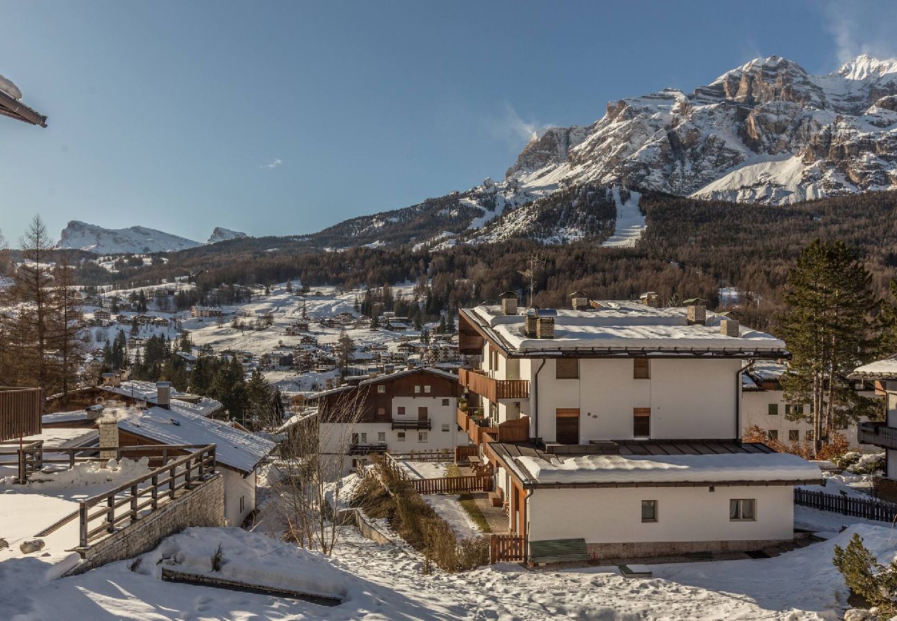 Apartment in Cortina d´Ampezzo - Cantore, Cortina By Short Holidays