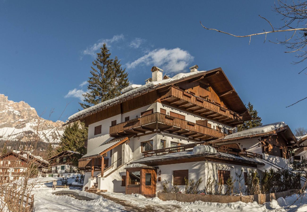 Apartment in Cortina d´Ampezzo - Cantore, Cortina By Short Holidays