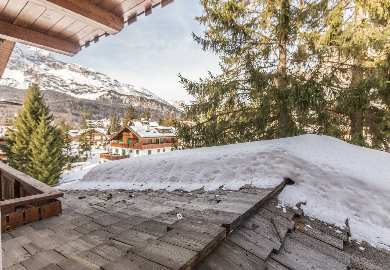 Apartment in Cortina d´Ampezzo - Cantore, Cortina By Short Holidays