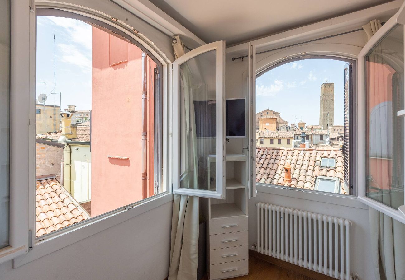 Apartment in Bologna - Asinelli, Bologna By Short Holidays