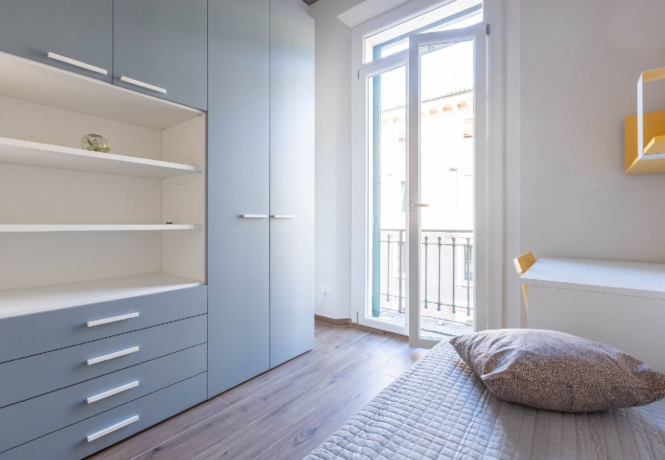 Apartment in Bologna - Indipendenza, Bologna By Short Holidays