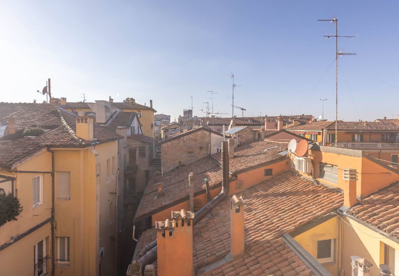 Apartment in Bologna - Indipendenza, Bologna By Short Holidays
