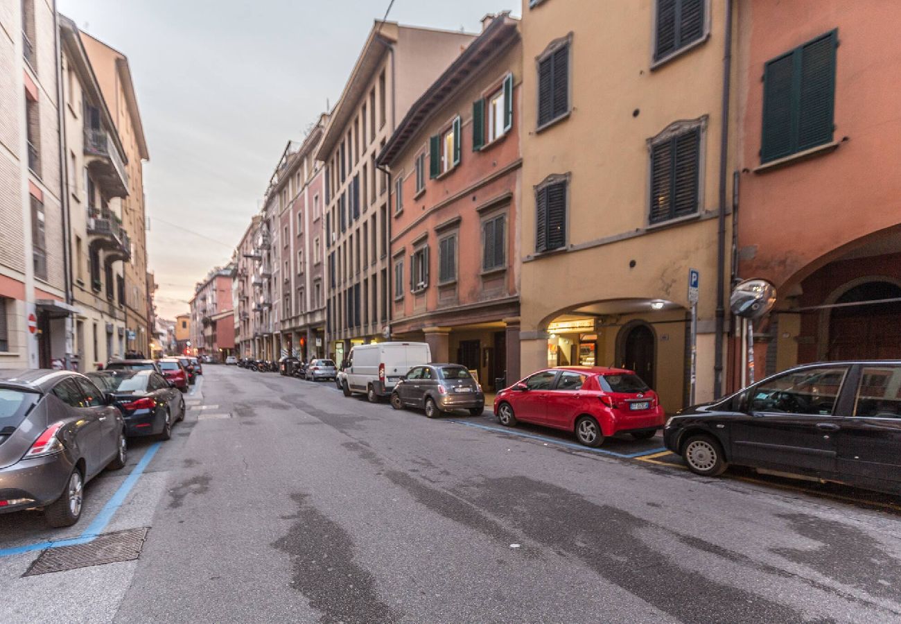 Apartment in Bologna - All´Ombra della Luna, Bologna By Short Holidays