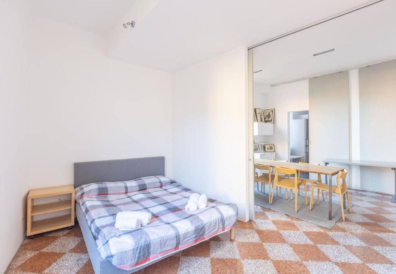 Apartment in Bologna - Nel Ghetto, Bologna By Short Holidays