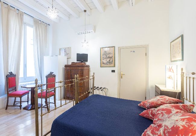 Rent by room in Bologna - Stanza Marco Polo, Bologna By Short Holidays