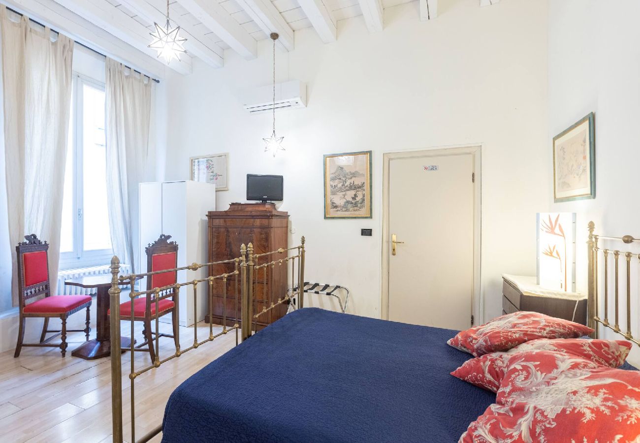 Rent by room in Bologna - Stanza Marco Polo, Bologna By Short Holidays