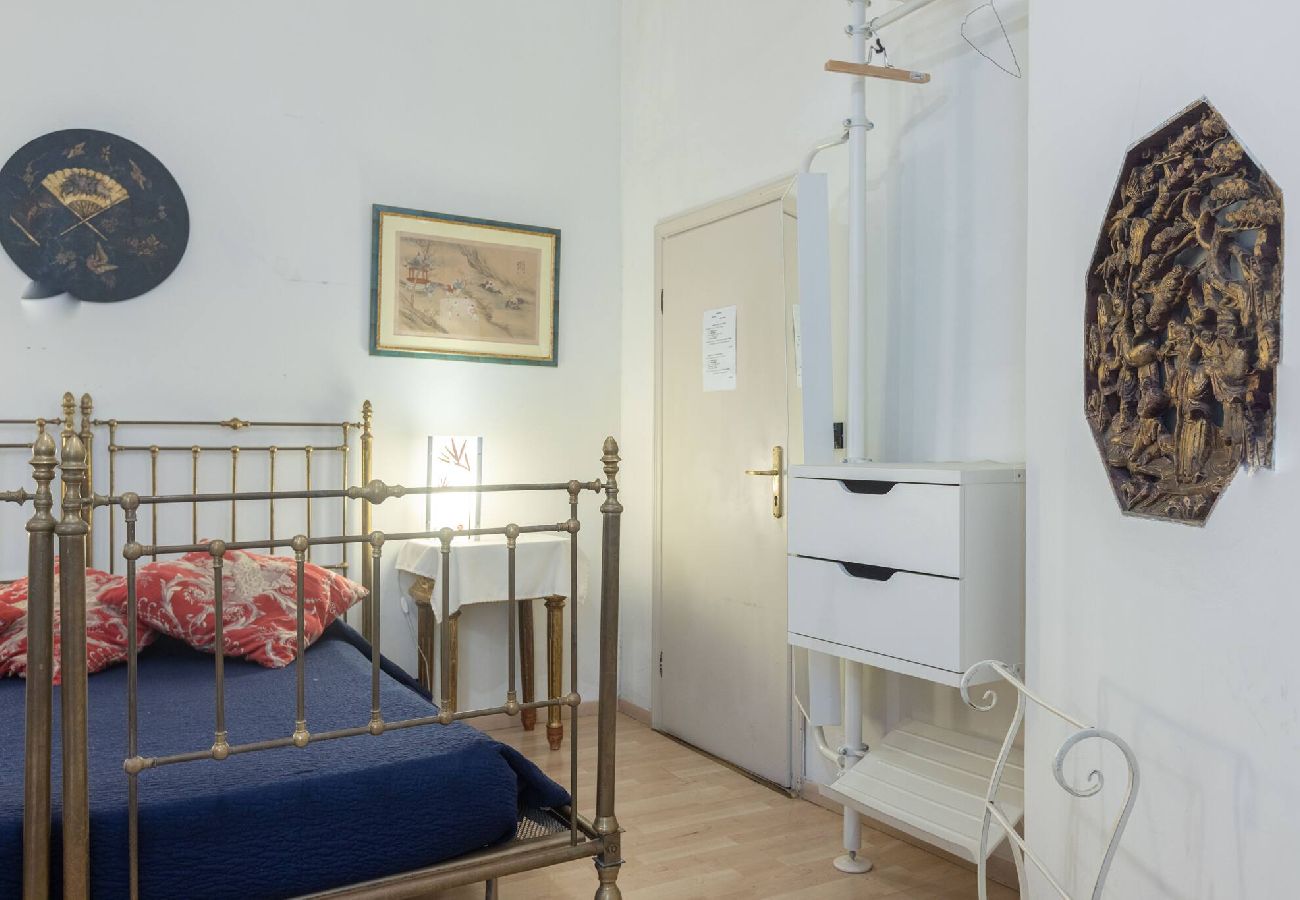 Rent by room in Bologna - Stanza Marco Polo, Bologna By Short Holidays