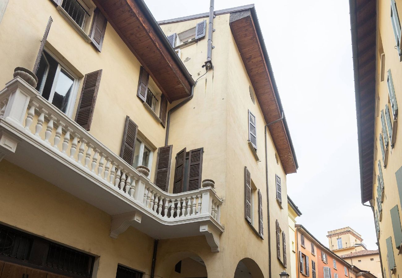 Rent by room in Bologna - Stanza Marco Polo, Bologna By Short Holidays