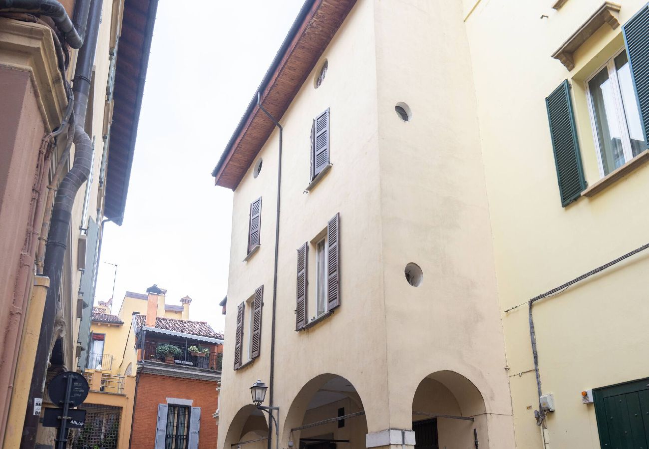 Rent by room in Bologna - Stanza Marco Polo, Bologna By Short Holidays
