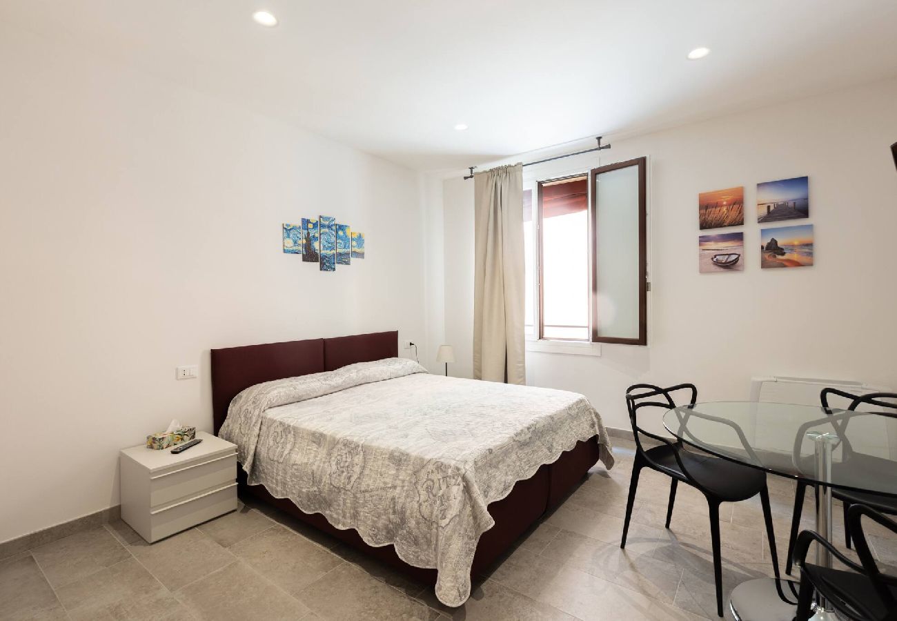 Apartment in Bologna - Goito 4, Bologna By Short Holidays