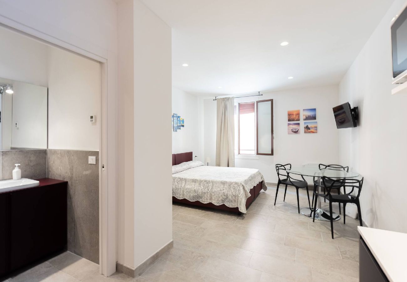 Apartment in Bologna - Goito 4, Bologna By Short Holidays