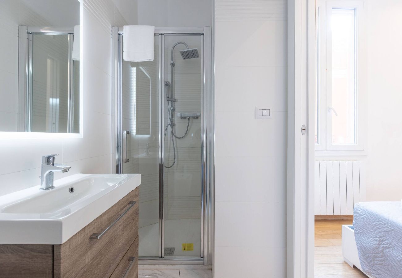 Apartment in Bologna - Garisenda, Bologna By Short Holidays