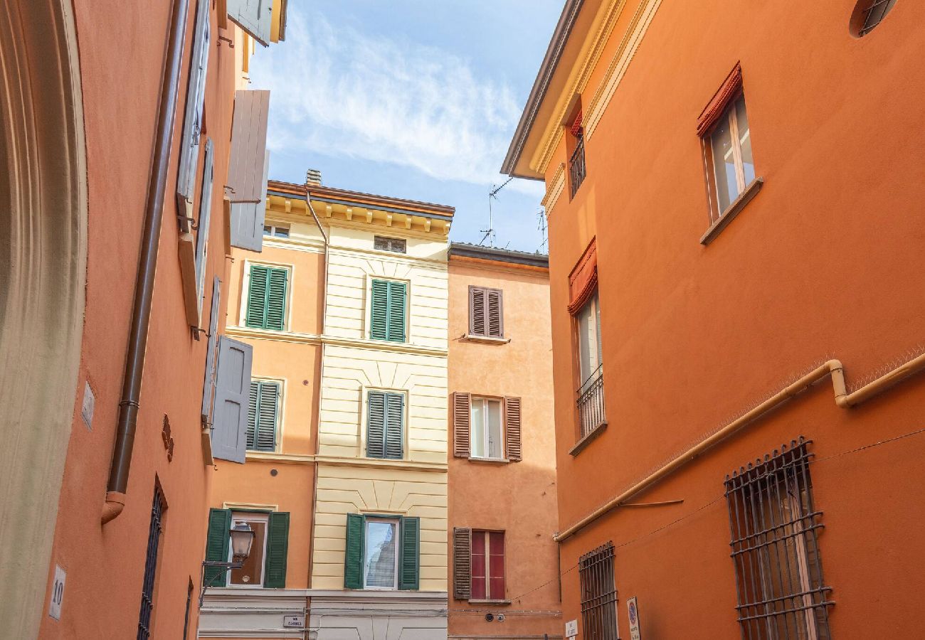 Apartment in Bologna - Garisenda, Bologna By Short Holidays