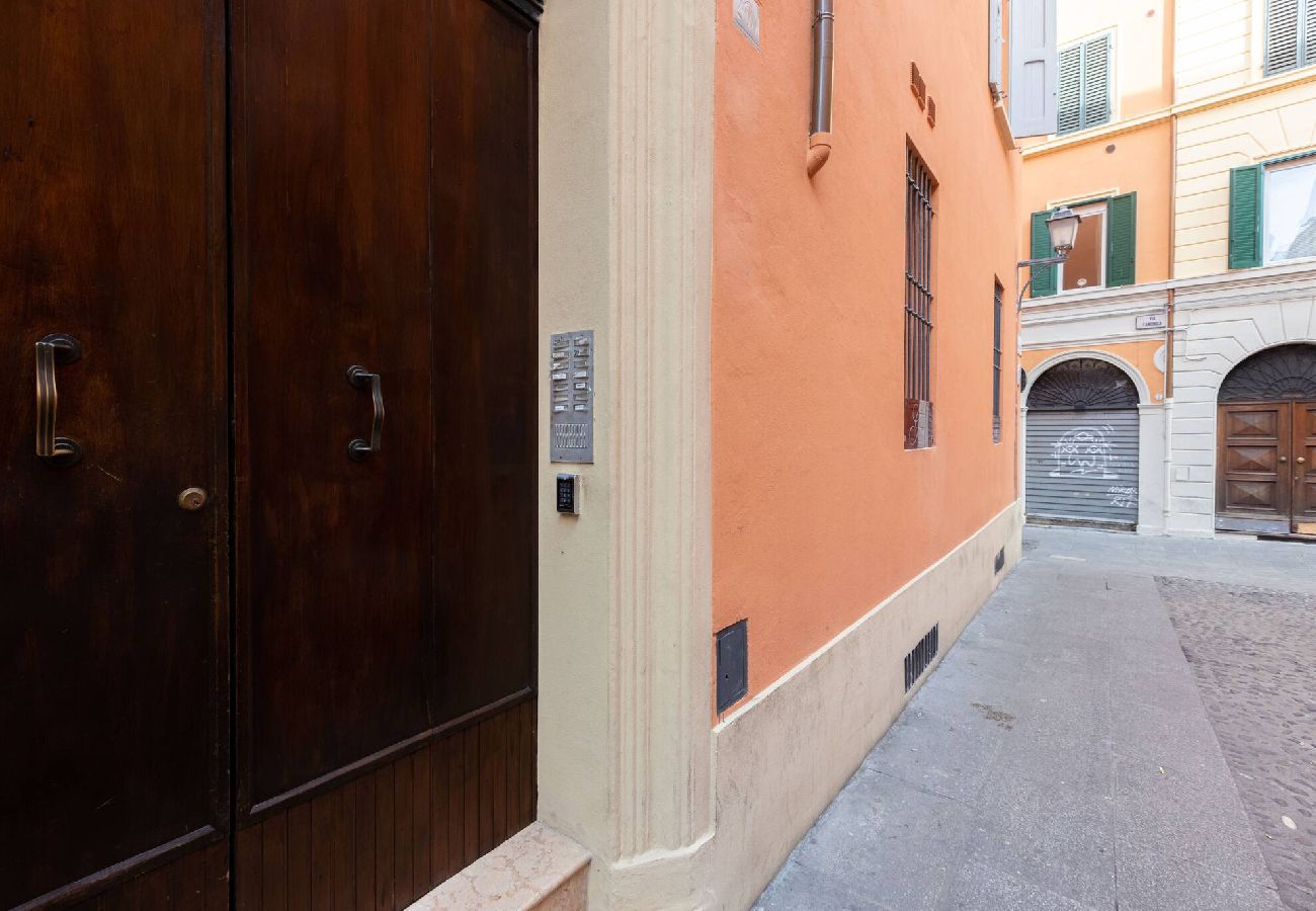 Apartment in Bologna - Garisenda, Bologna By Short Holidays