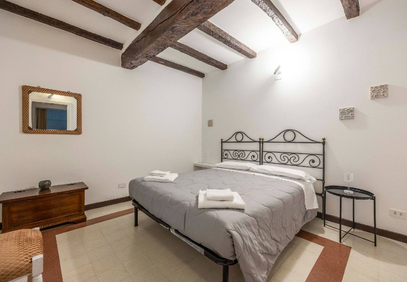 Apartment in Bologna - Ambra Maison, Bologna by Short Holidays