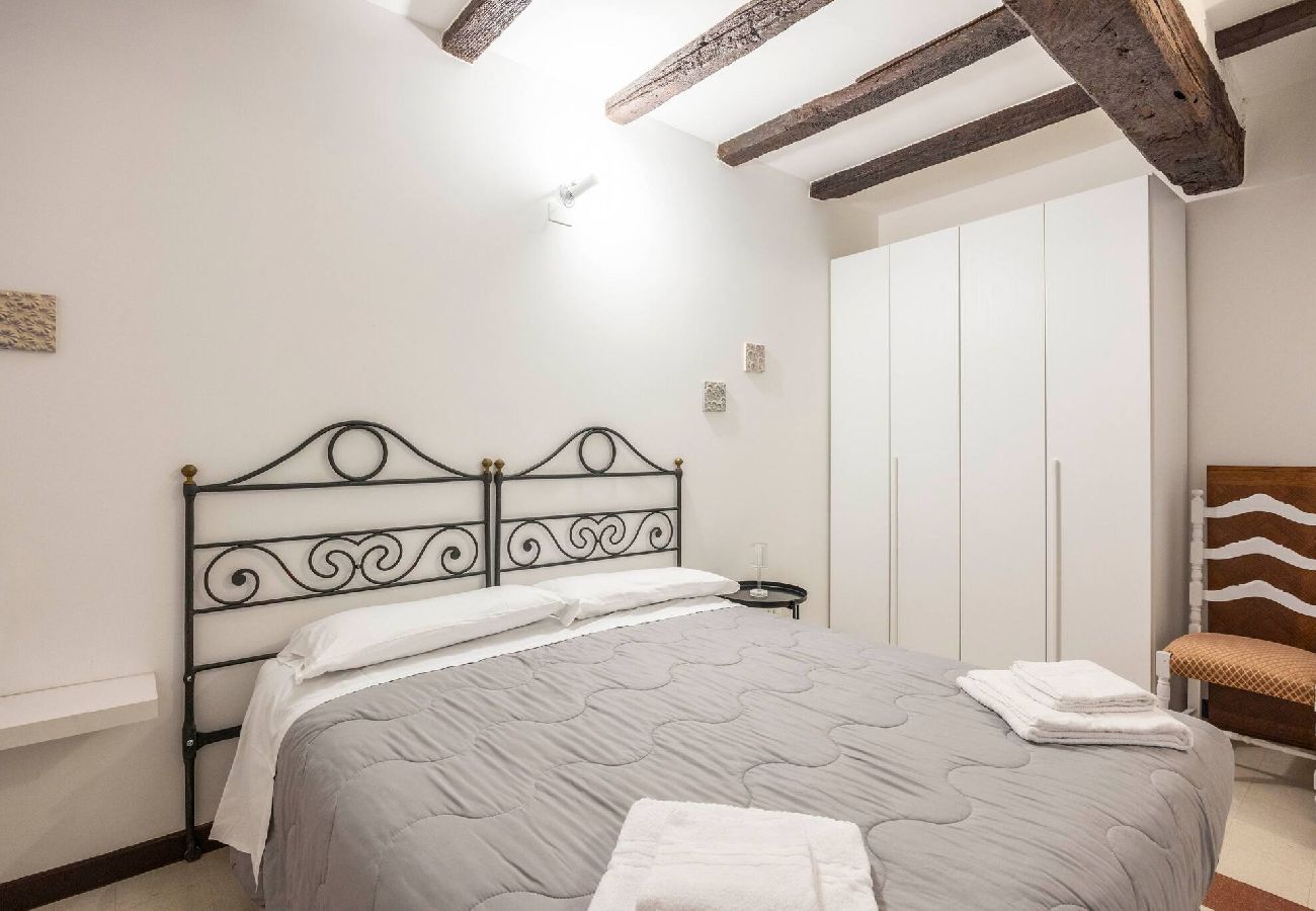 Apartment in Bologna - Ambra Maison, Bologna by Short Holidays